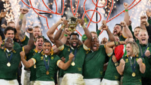 The Springboks lift the World Cup PARIS, FRANCE - OCTOBER 28: Siya Kolisi of South Africa lifts The Webb Ellis Cup following the Rugby World Cup Final match between New Zealand and South Africa at Stade de France on October 28, 2023 in Paris, France.