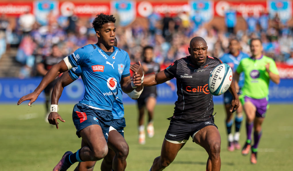 PRETORIA, SOUTH AFRICA - JUNE 04: Canon Moodie of the Vodacom Bulls and Makazole Mapimpi of the Cell C Sharks during the United Rugby Championship match between Vodacom Bulls and Cell C Sharks at Loftus Versfeld on June 04, 2022 in Pretoria, South Africa. (