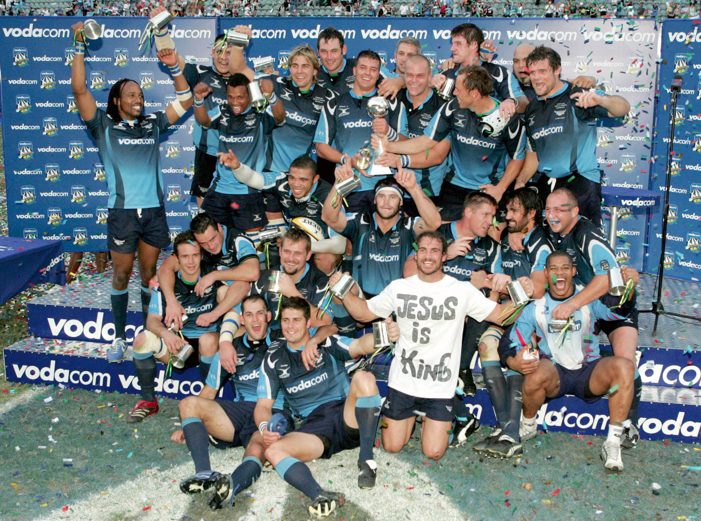 DURBAN, SOUTH AFRICA - MAY 19: Bulls players celebrate with the Super 14 trophy after the Super 14 Final match between the Sharks and the Bulls held at the Absa Stadium on May 19, 2007 in Durban, South Africa. (Photo by Duif du Toit/Gallo Images/Getty Images)