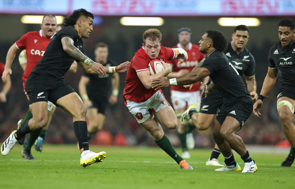 CARDIFF, WALES - NOVEMBER 05: Nick Tompkins of Wales is tackled by Rieko Ioane (L) and Sevu Reece during the Autumn International match between Wales and New Zealand All Blacks at the Principality Stadium on November 05, 2022 in Cardiff, Wales. (Photo by David Rogers/Getty Images)