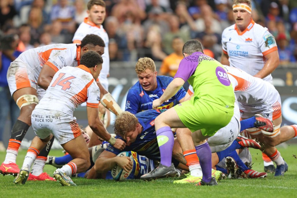 Evan Roos scores for the Stormers against Edinburgh at Cape Town Stadium