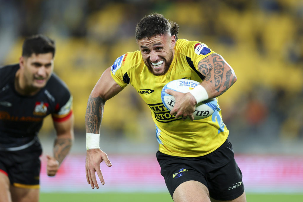 WELLINGTON, NEW ZEALAND - APRIL 13: TJ Perenara of the Hurricanes breaks away for a try during the round eight Super Rugby Pacific match between Hurricanes and Chiefs at Sky Stadium, on April 13, 2024, in Wellington, New Zealand. (Photo by Hagen Hopkins/Getty Images)