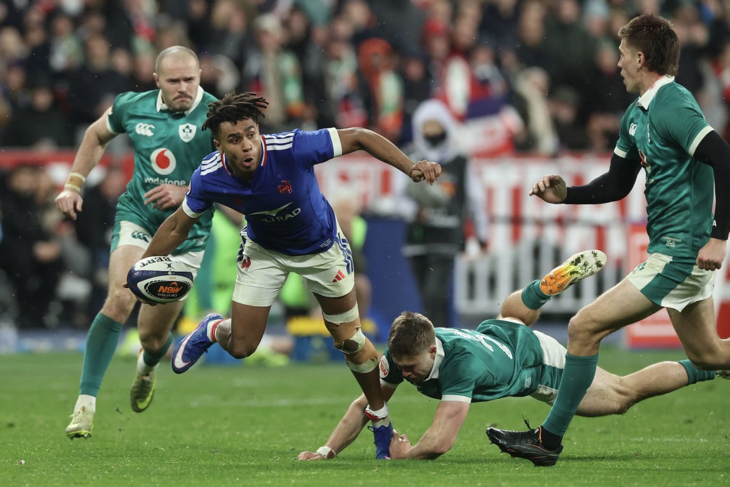 Fearless France surge forward