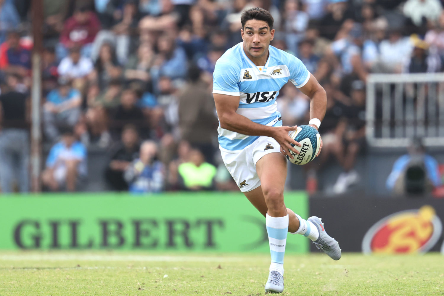 Pressurised Los Pumas shift playmaker